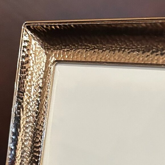 NWT Max Studio Home Hammered Gold Tone Photo Frame, size 5x7 - Picture 5 of 8
